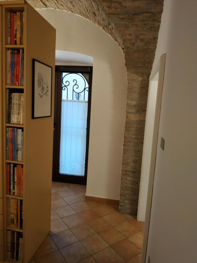 Bed And Breakfast In Piazza Orazio Venosa Extérieur photo